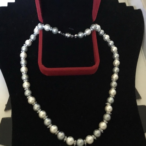 Jewelry - Classic Silver and White Faux Pearl Necklace